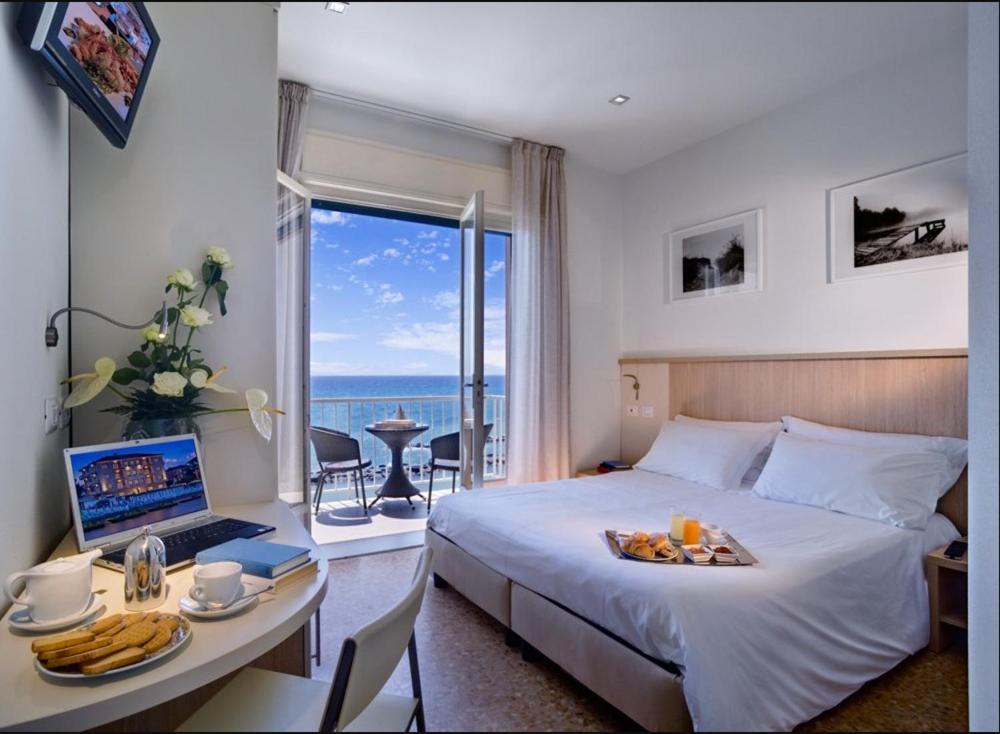 Hotel La Baia Diano Marina Esterno foto